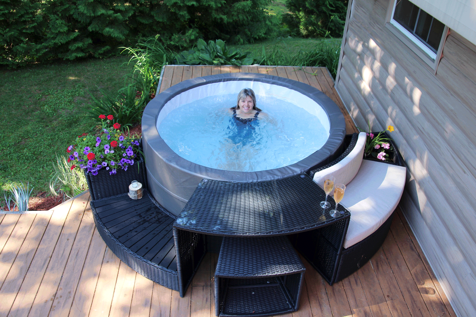 Surround furniture for round spas
